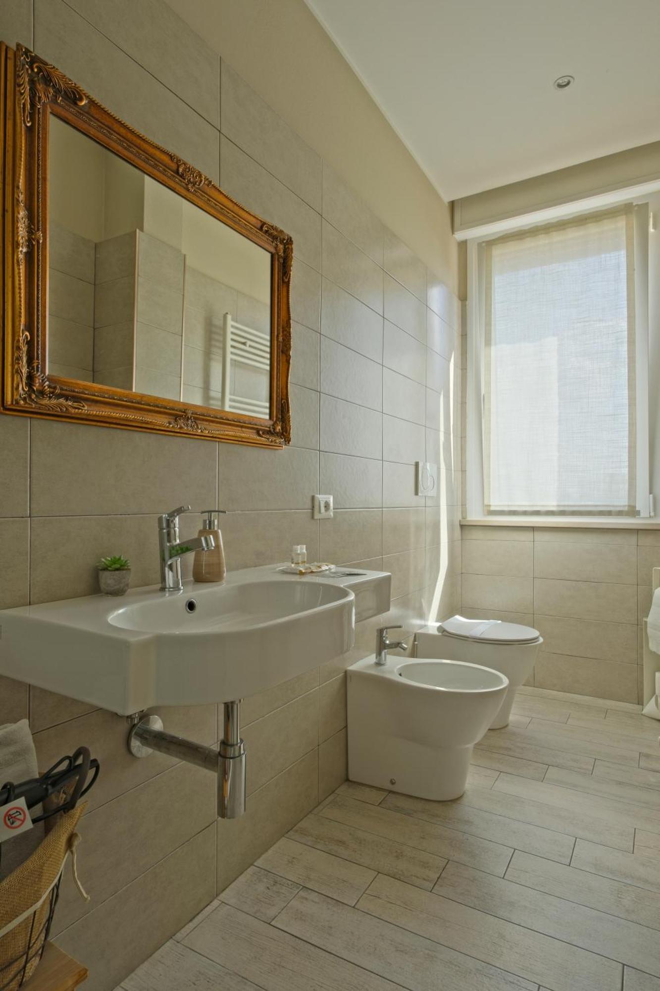 Alla Scaletta - Stanze Con Bagno Privato E Wifi A Pochi Passi Dal Duomo Mirandola Ngoại thất bức ảnh